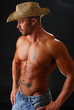 Foto: A msucular cowboy without a shirt A msucular cowboy without a shirt
