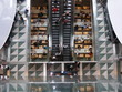 Einkaufszentrum mit rolltreppen in manhattan new york usa