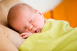 Foto: Mother holding sleeping baby girl Mother holding sleeping baby girl