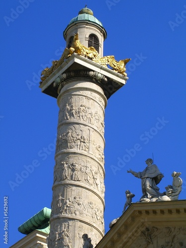 Säule der Karlskirche Säule der Karlskirche