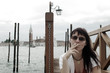 Rauchende Frau in Venedig