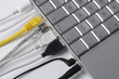 verkabelter Laptop