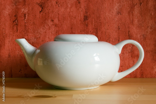 Photo: White tea-kettle White tea-kettle