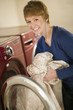 Foto: Woman taking laundry out of dryer Woman taking laundry out of dryer