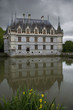 chateau d'Azay le Rideau, touraine, se reflétant dans le bassin 