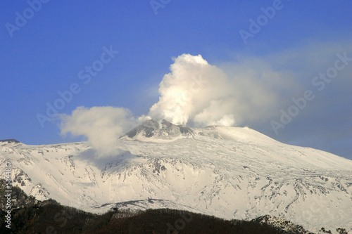 Foto: Der rauchende Krater des Etna Der rauchende Krater des Etna