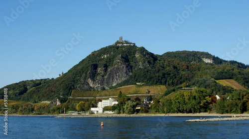 Siebengebirge bei Königswinter mit Drachenfels in der Mitte