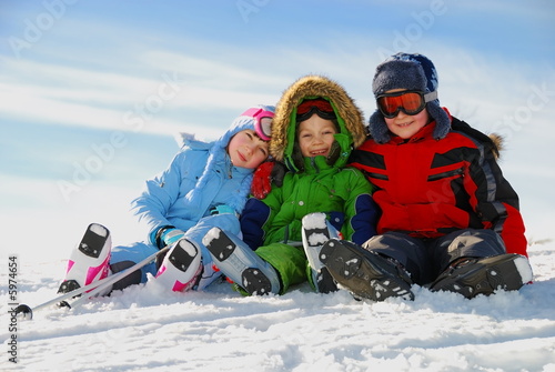 Foto: Children playing in snow Children playing in snow