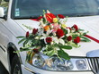 composition florale sur une limousine blanche composition florale sur une limousine blanche