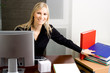 Belle femme au bureau Belle femme au bureau