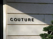 Enseigne "Couture" sur un mur Enseigne "Couture" sur un mur