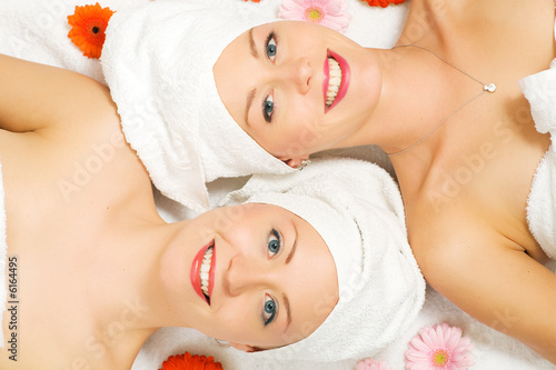 Foto: Wellness Frauen und Blumen Wellness Frauen und Blumen