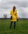 Foto: Frau mit Fernglas Frau mit Fernglas