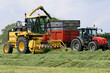 ensileuse et tracteur ensileuse et tracteur