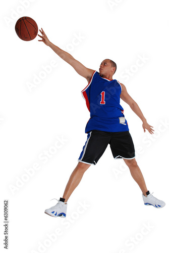 Photo: joueur de basket lançant un ballon joueur de basket lançant un ballon