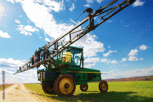 Photo: tractor sprayer 03 tractor sprayer 03