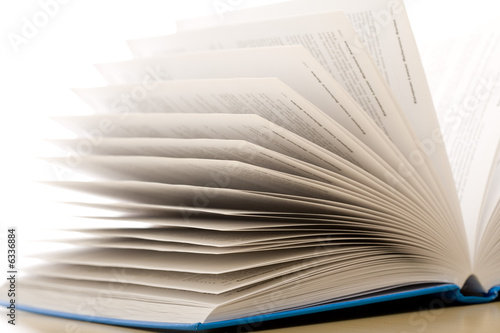 Foto: an opened book an opened book