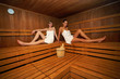 Freundinnen in der Sauna