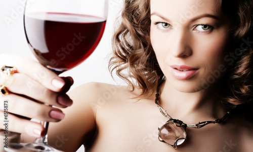 Foto: Woman with glass red wine Woman with glass red wine