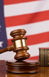 Richterhammer und USA Fahne