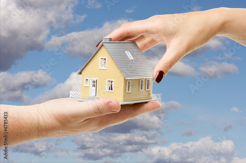 Foto: Reaching For A Home Reaching For A Home