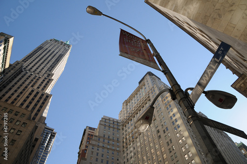 Wallstreet mit Wolkenkratzer