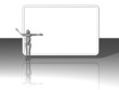 robot devant panneau et reflet