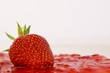 fraise sur son coulis