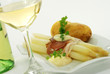Spargel und Weißwein