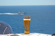 Glas Bier am Meer