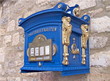 Himmelblauer Postkasten
