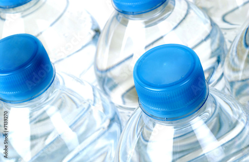 Bouteilles d'eau en plastique