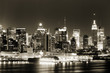 Manhattan nocą – nastrojowy widok
