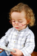 bébé qui lit