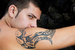 Mirada y tatuaje Mirada y tatuaje
