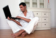 laptop mann büro home office