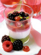 verrine : fruits rouges, faisselle, pistache