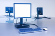 Foto: Drei Computer in einem Seminarraum Drei Computer in einem Seminarraum