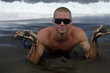 jouer dans le sable