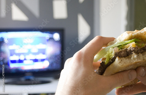 manger devant la télévison manger devant la télévison