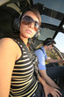 Foto: Junge Frau im Helikopter Junge Frau im Helikopter