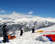 PERSONNES PREPARANT PARAPENTE PERSONNES PREPARANT PARAPENTE