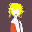 jeune fille blonde avec fleur