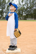 Foto: Young boy on baseball base praying Young boy on baseball base praying