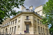 Immeuble en pierre au coin d'une rue, Paris. Immeuble en pierre au coin d'une rue, Paris.