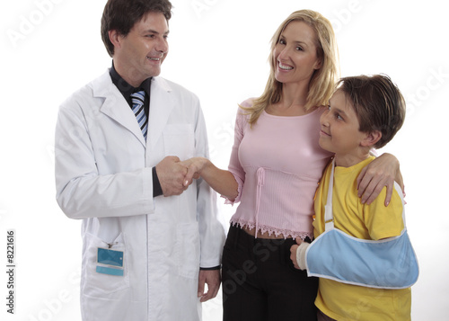 Photo: Thanking doctor after medical treatment injured child Thanking doctor after medical treatment injured child