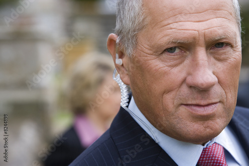 Foto: Businessman with earpiece, portrait, close-up Businessman with earpiece, portrait, close-up
