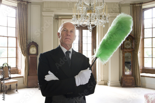 Foto: Butler with duster, arms crossed, portrait Butler with duster, arms crossed, portrait