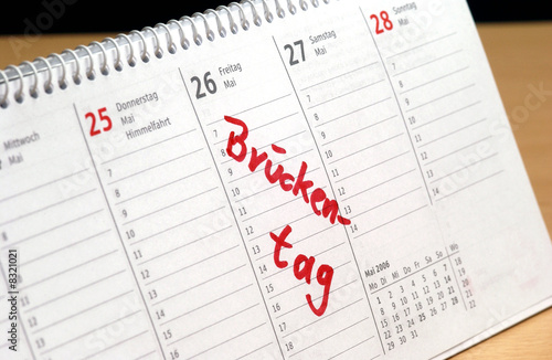 Foto: Brückentag - Eintrag im Kalender Brückentag - Eintrag im Kalender