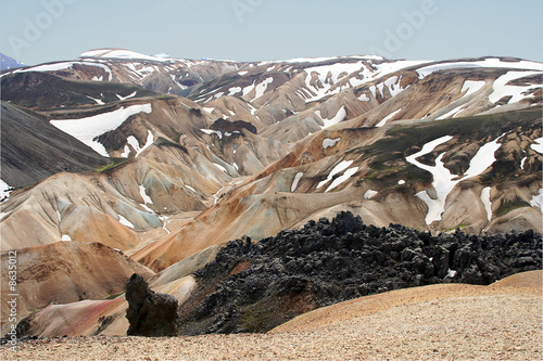 montagne et coulée de lave